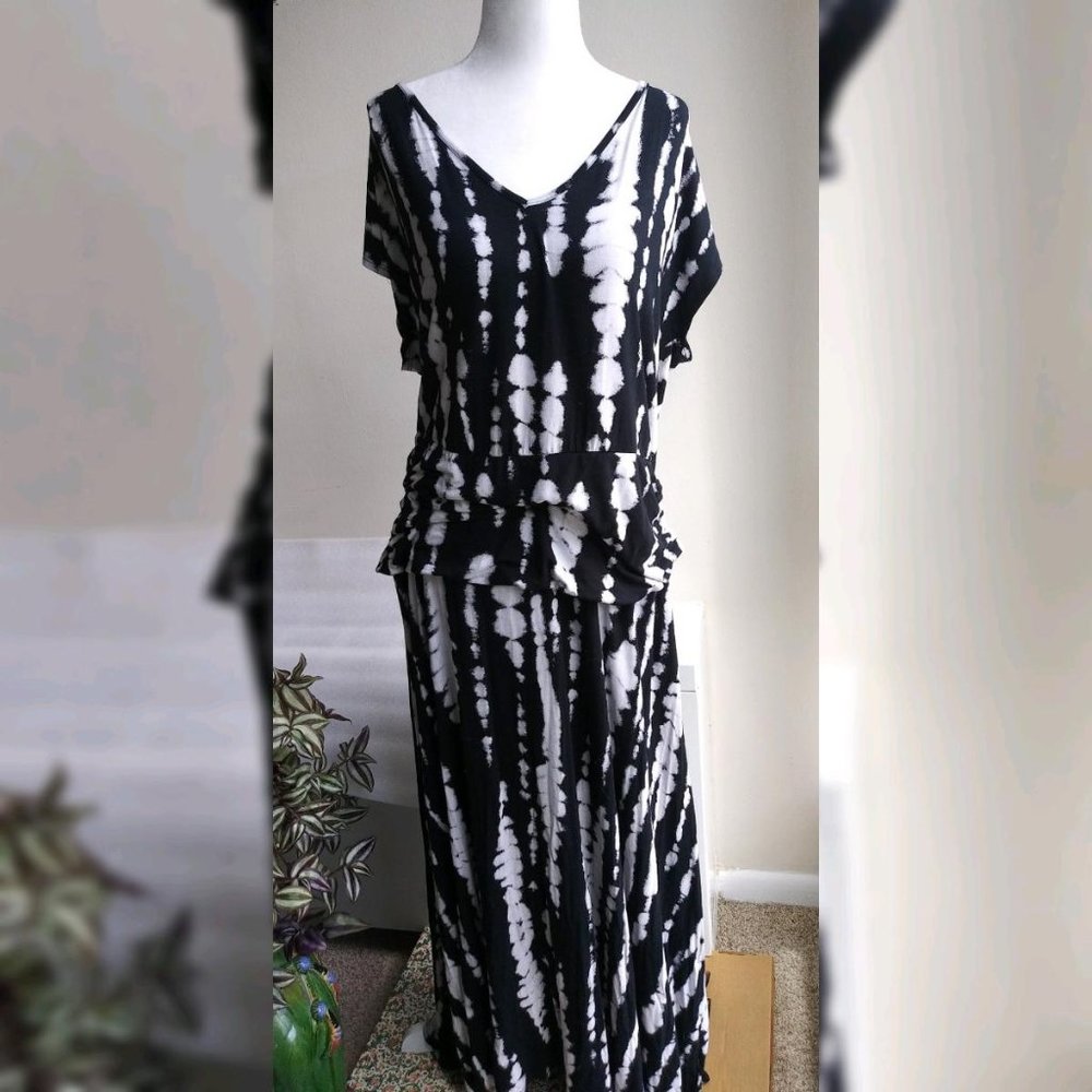 Torrid black cap sleeve tie-dye maxi dress